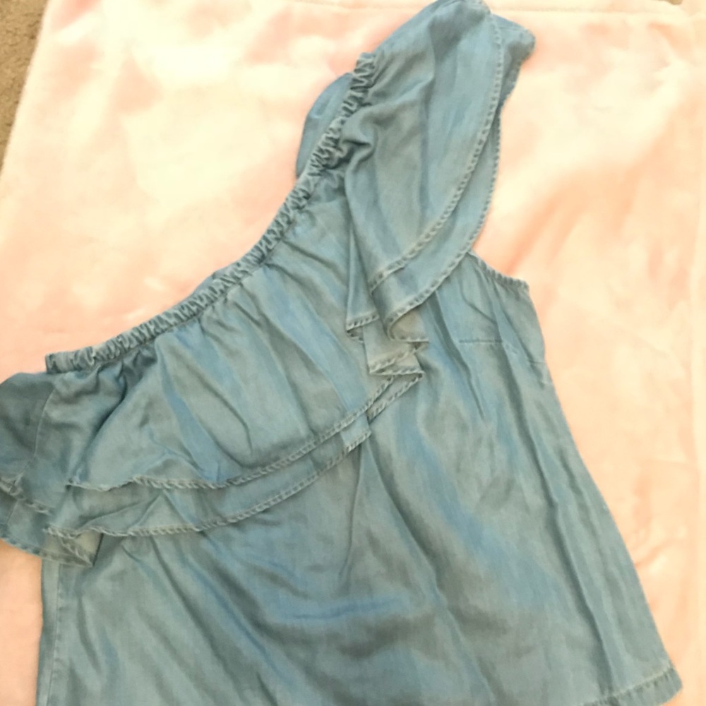 One shoulder medium top